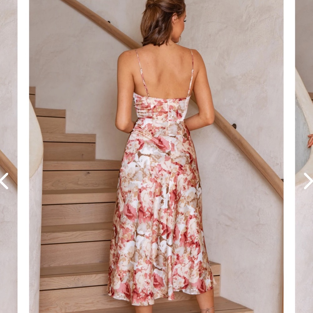 Selfie Leslie Boutique lake como Fitted Floral MIDI Dress - Picture 2 of 10